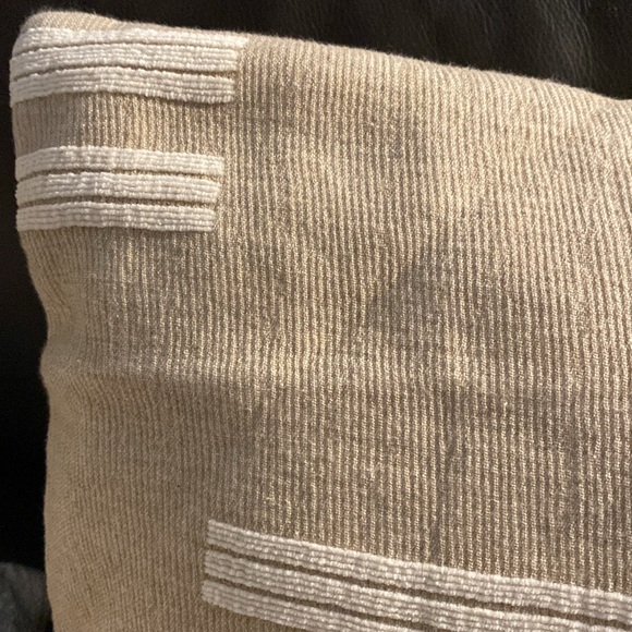 Southern Living Standard Sham, 86% Cotton & 14% Rayon, 20” x 26”  Taupe NWOT - Picture 2 of 6